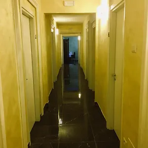 κάντε κράτηση εδώ